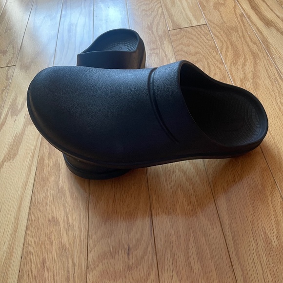 OOFOS black rubber clogs - Picture 4 of 7